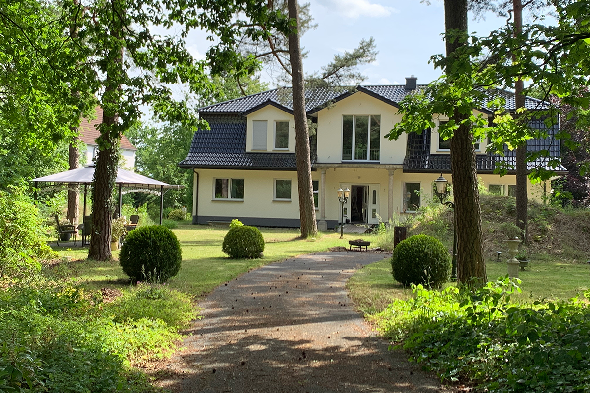 Titelbild des Referenzprojekts: großes Einfamilienhaus mit Anliegerwohnung (Platzhalterbild)